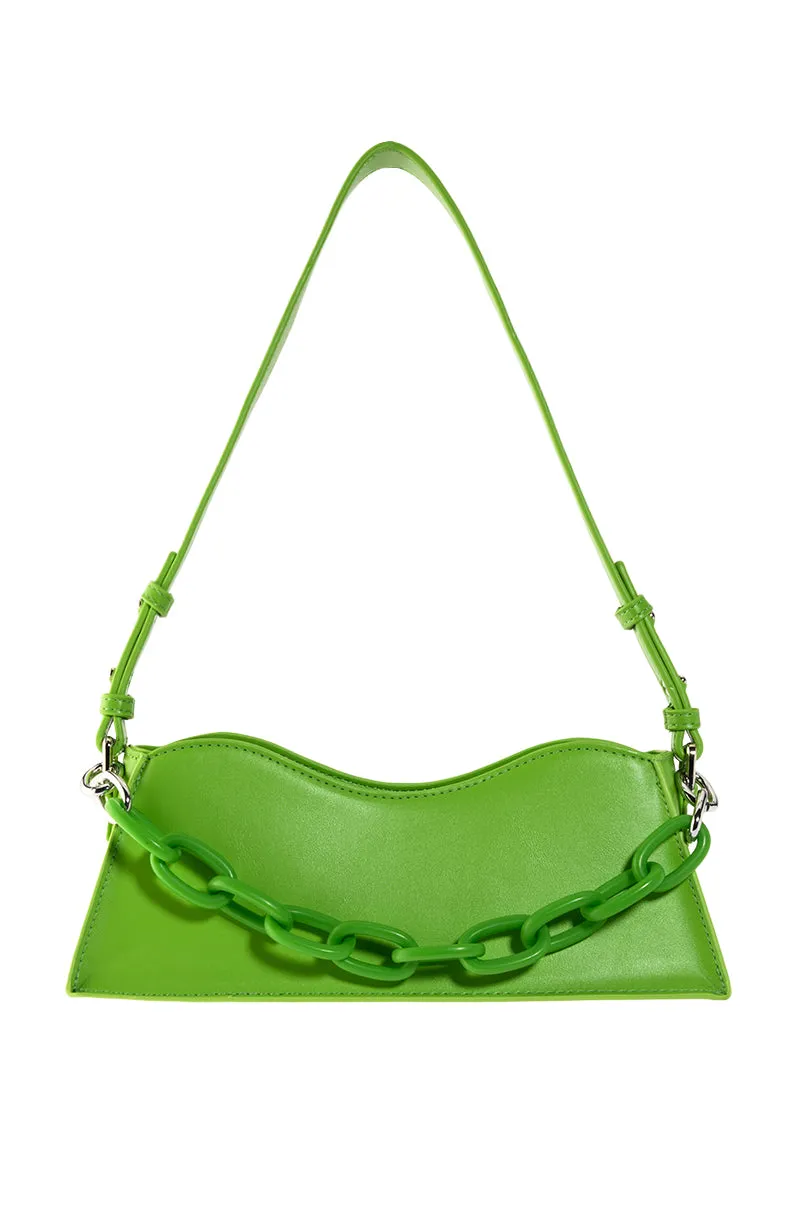 AKEYA CHAIN PU BAG IN LIME