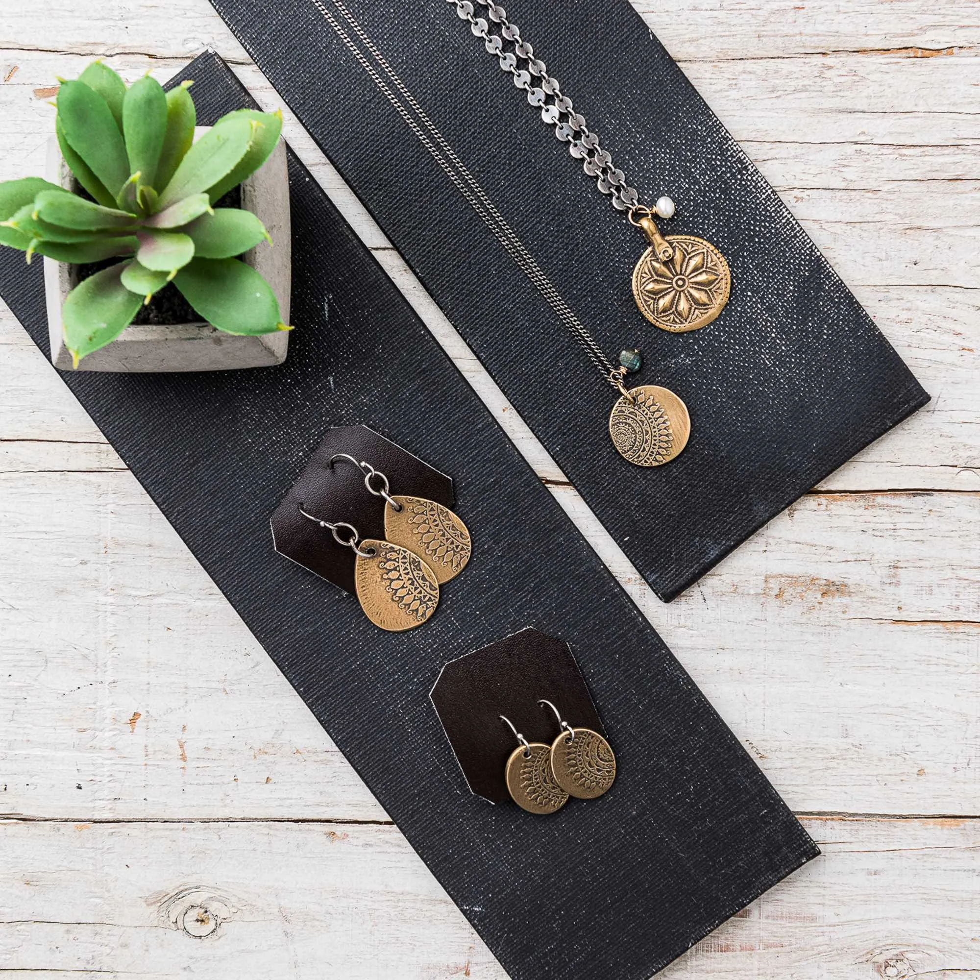 True North Necklace with Pearl on Disc Chain