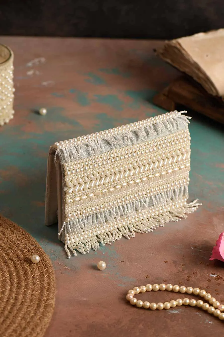 White Moteeiiyaa Embroidered Clutch